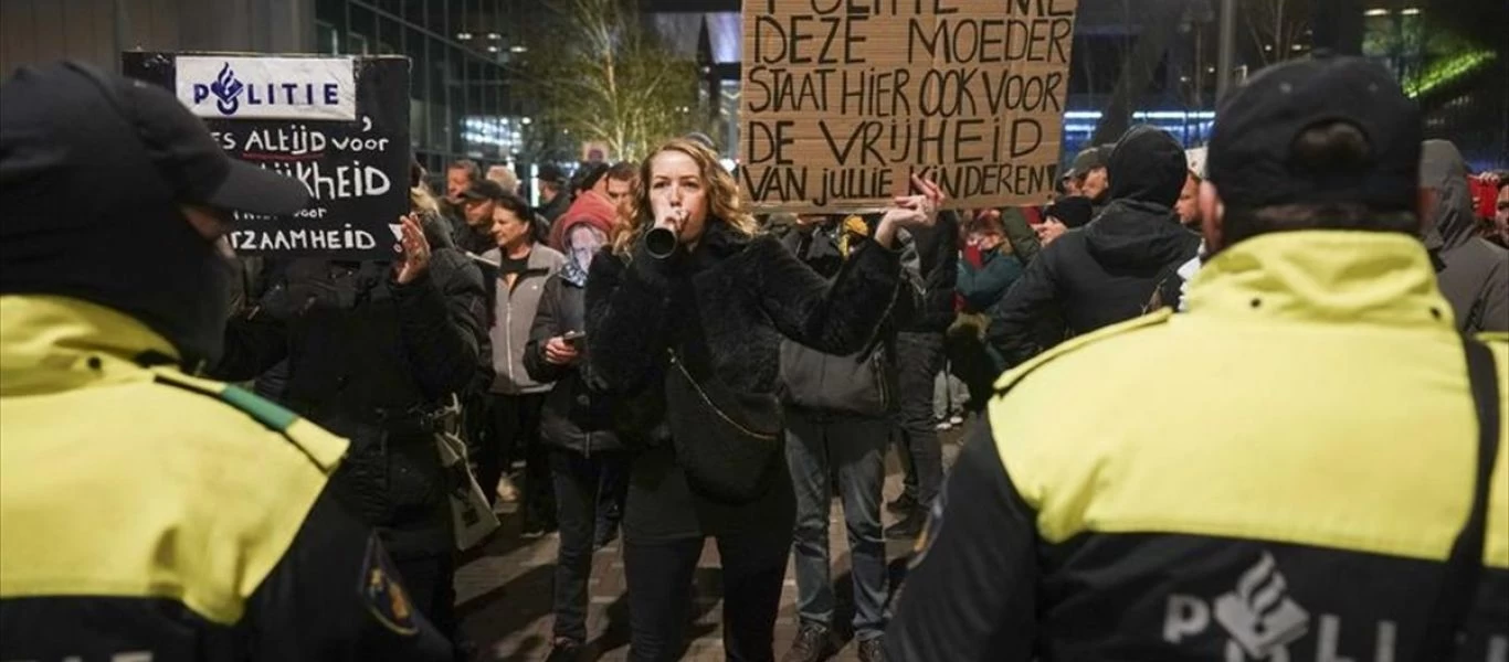 Ολλανδία: Ψηφοφορία στο κοινοβούλιο για επιπλέον περιορισμούς στους ανεμβολίαστους